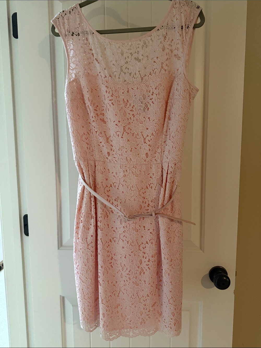 Sleeveless Pink Lace Midi Dress with Belt
